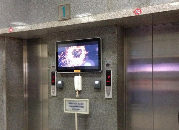 Hộp gọi tầng thang máy