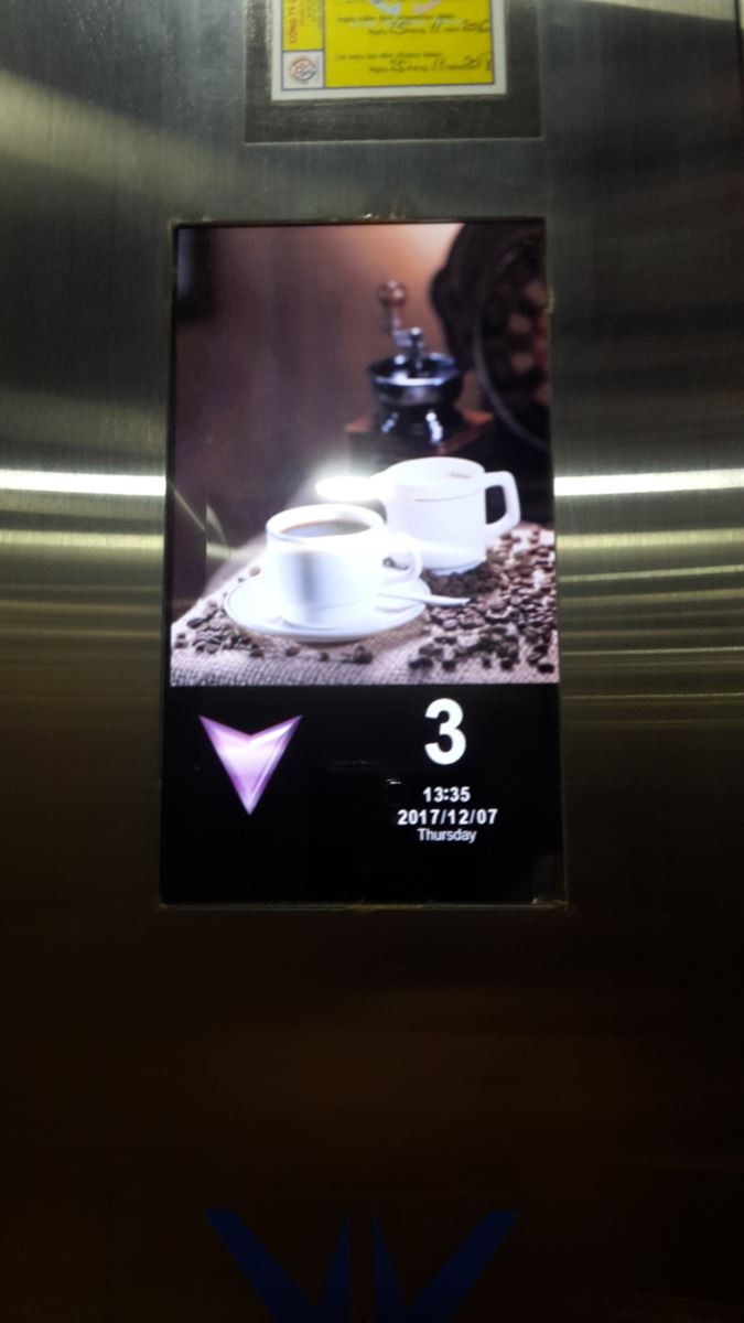 Hiển thị LCD trong thang máy